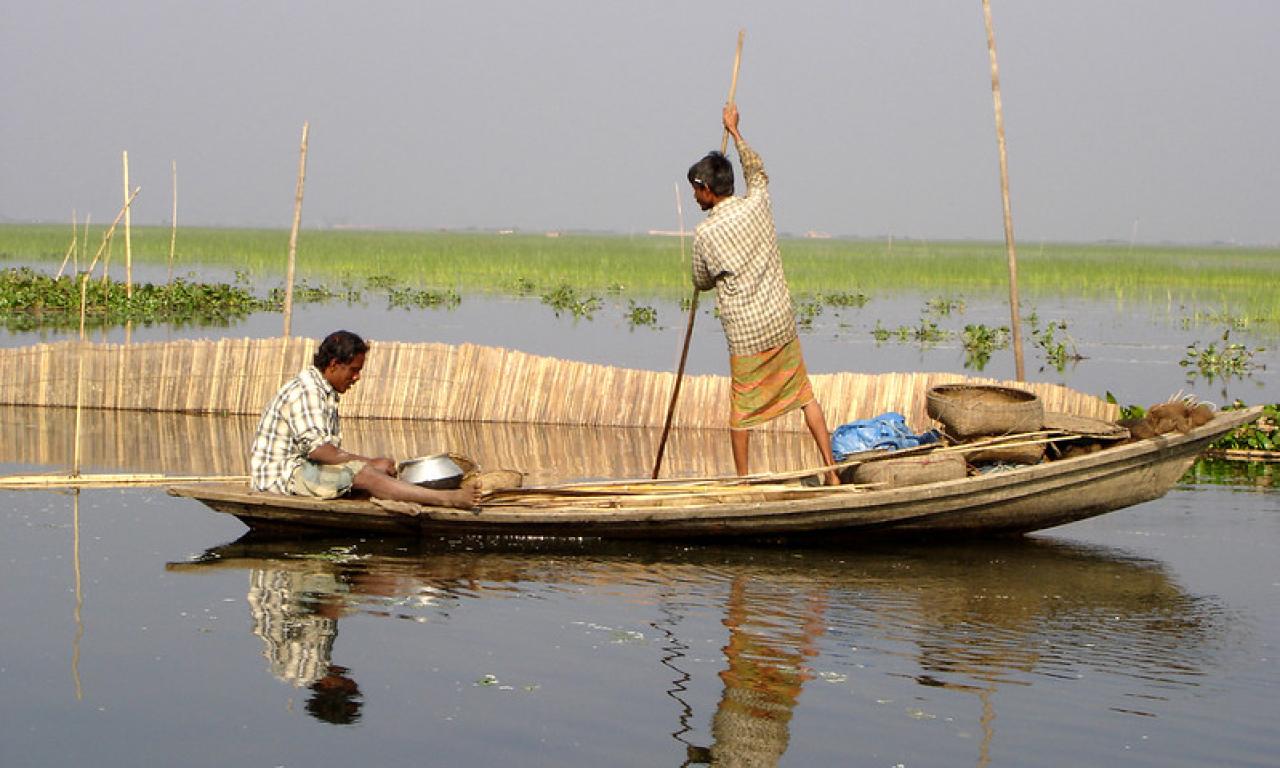 Fishing in the floodplains of Bangladesh. Photo by WorldFish. 