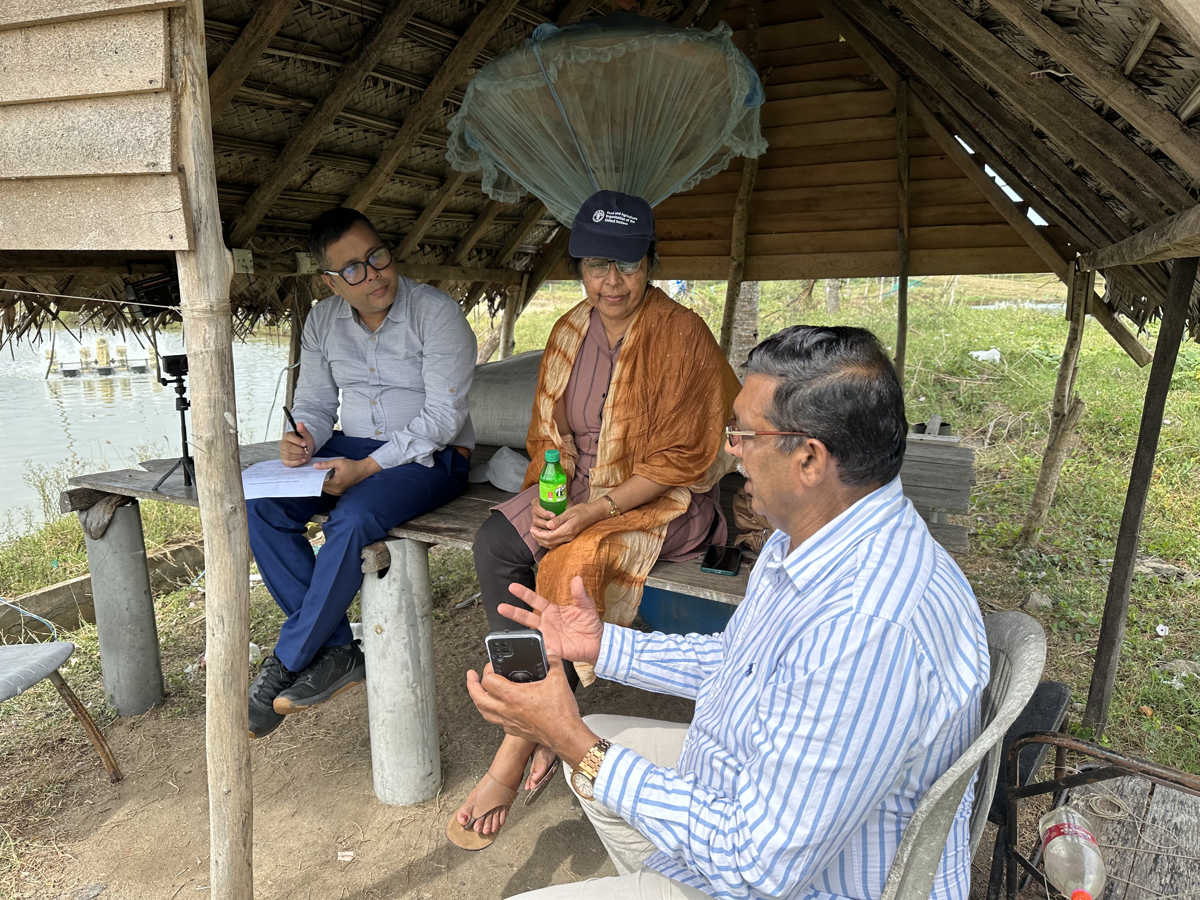 WorldFish expert conducting AMR scoping consultation in a shrimp farm in Chilaw, Sri Lanka.  Photo: Sabrina Hossain/WorldFish