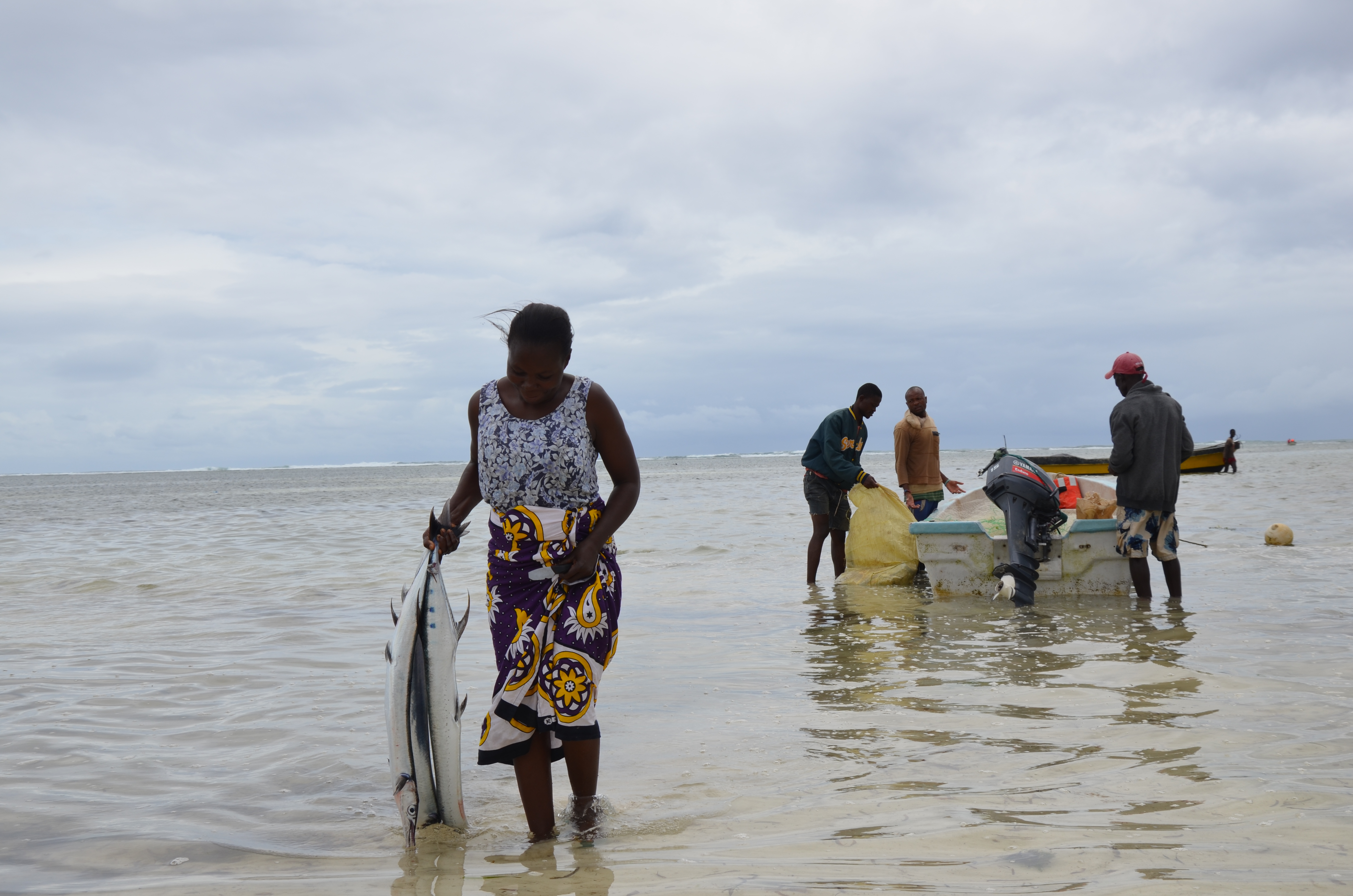 However,  unexpected severe floods along the Kenyan coast in November had highlighted the uncertainty of their livelihoods. During the four-month Kuzi (South East) Monsoon, from May to September, the sea is too rough to venture out. This is a difficult time when these fishers struggle to make ends meet. 