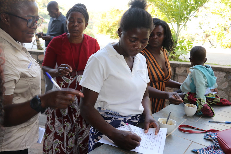 Mothers evaluating instant porridge with small fish powder. Photo: Agness Chileya 