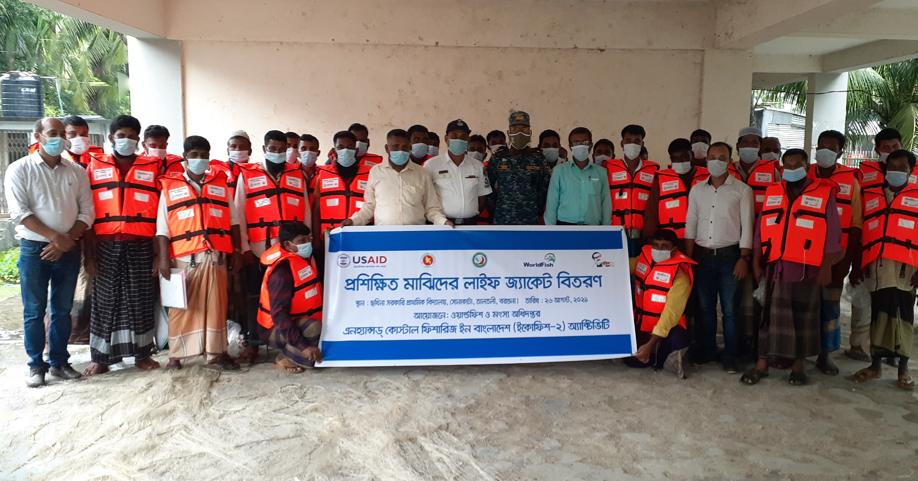 A total of 300 boat skippers have been trained in various aspects of responsible fishing and biodiversity conservation. Photo by ECOFISH II. 