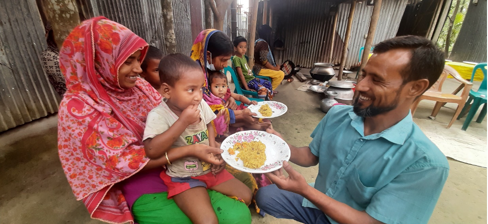 The cooking demonstrator, Mohammad Delowar, served meals to children first. Photo by WorldFish/Maherin Ahmed 