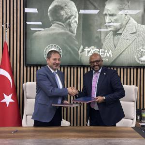 Director General of WorldFish, Dr. Essam Yassin Mohammed and Dr. Mustafa Altuğ Atalay, Director General of TAGEM signed MOU. Photo Sean Lee/WorldFish. 