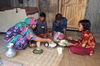 Inclusion of aquatic foods in national nutrition policies helps tackle malnutrition. Photo by M. Yousuf Tushar. 