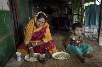 A woman and her daughter eat a healthy meal in Khulna, Bangladesh. Photo by Yousuf Tushar. 