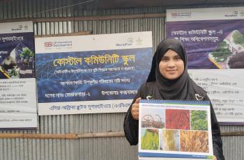 Tasmia Sultana Toshika, a Community Volunteer with flipchart in front of coastal community school. Photo: lias Ebne Kabir/WorldFish. 