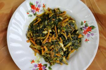 A nutritious curry of mola, orange sweet potato and sweet potato leaves in Satkhira, Bangladesh. Photo by M. Yousuf Tushar, WorldFish.