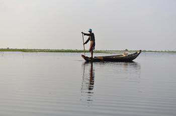 Small-scale artisanal fisheries. Photo by Sylyvann Borei.