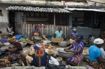 Bertha Kporvi (interviewee) at Sekondi market selling smoked fish in Sekondi, Ghana. Photo by Anna Fawcus, WorldFish.