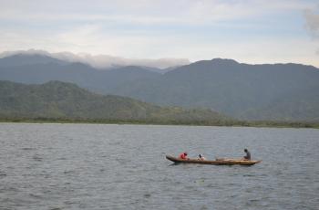 Fishermen at sea, Jabonga, Agusan del Norte, Philippines. Photo by Leah Jimenez, WorldFish.