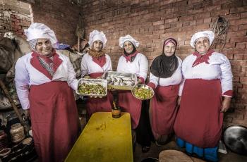 As part of the WorldFish-led Sustainable Transformation of Egypt’s Aquaculture Market System (STREAMS) project, women fish retailers took part in cooking workshops conducted in cooperation with the Egyptian Chefs’ Association. Photo by Sara Fouad.