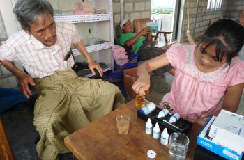 Small-scale aquaculture (SSA) Key messages, water quality testing training. Photo by Ni Ni Htwe, U Hla Kyaw Hatchery,WorldFish.