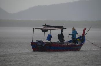Protecting and enforcing inshore exclusive zones for small-scale fisheries. Photo by Hong Chern Wern, WorldFish.