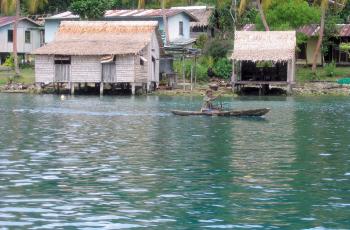 Subsistence fishing is by far the biggest provider of dietary animal protein in Pacific island countries and territories. Pacific. Photo by Jamie Oliver, WorldFish.