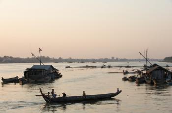 Tonle Sap River, Cambodia. Photo by Patrick Dugan, WorldFish.