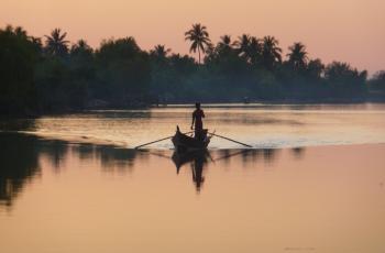 Smal-scale fisherman in Ayeyarwardy Delta, Myanmar. Photo by Gareth Johnstone.