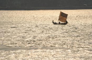 Fishermen in sea, Bhola, Bangladesh. Photo by Finn Thilsted.