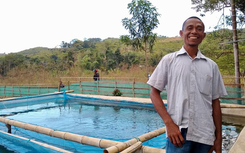 Roberto Bau Maria, a fish farmer in Leohitu, grew his business and brings home more fish to eat. Photo: Kate Bevitt