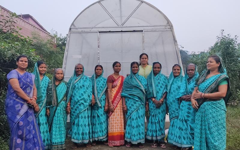 Neetha Shenoy (in light green) posing with the Women Self-Help Group of Jagatsingpur district, Odisha involved in hygienic dried fish production using a solar dryer. Photo by Sourabh Kumar Dubey. 