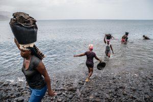  A sustainable blue economy must tap into the full range of human-ocean relationships. Photo by Reinier van Oorsouw, 2015.