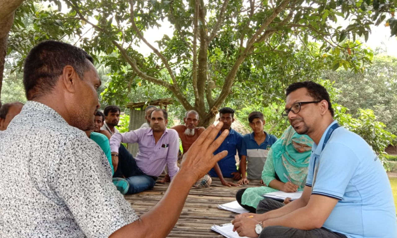 Faridul Haque (right) is seen conducting focus group discussions in a village at Bogura, Bangladesh. Photo by Mst. Zohura Khatun (Meera), Program Officer, WorldFish.