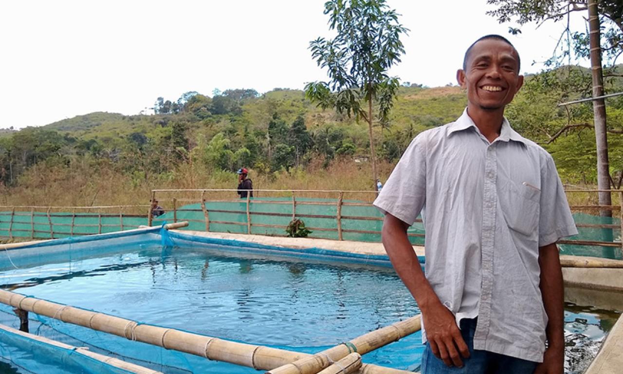 Roberto Bau Maria, a fish farmer in Leohitu, grew his business and brings home more fish to eat. Photo: Kate Bevitt