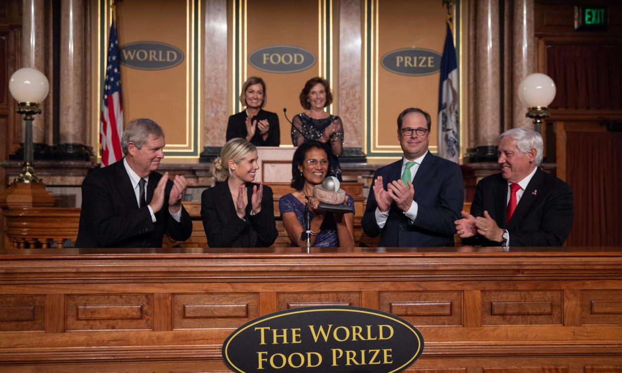 WorldFish scientist Shakuntala Thilsted receives World Food Prize for her influential research on nutrition, fish and aquatic food systems. Photo by World Food Prize Foundation. 