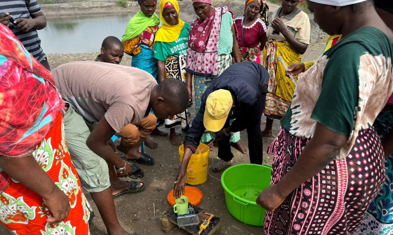 Cover photo: Farmers at the Tsunza IMTA pilot site, Kwale County participate in a hands-on training on measuring and recording length–weight data for cultured IMTA species. Photo: Esther Magondu/WorldFish. 