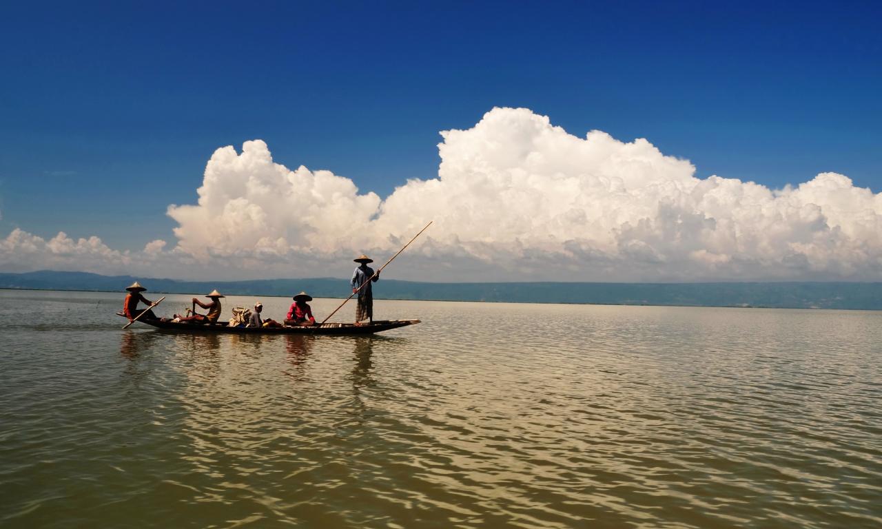 Fisher boat in Haor, Bangladesh. Photo by Balaram Mahalder, 2010