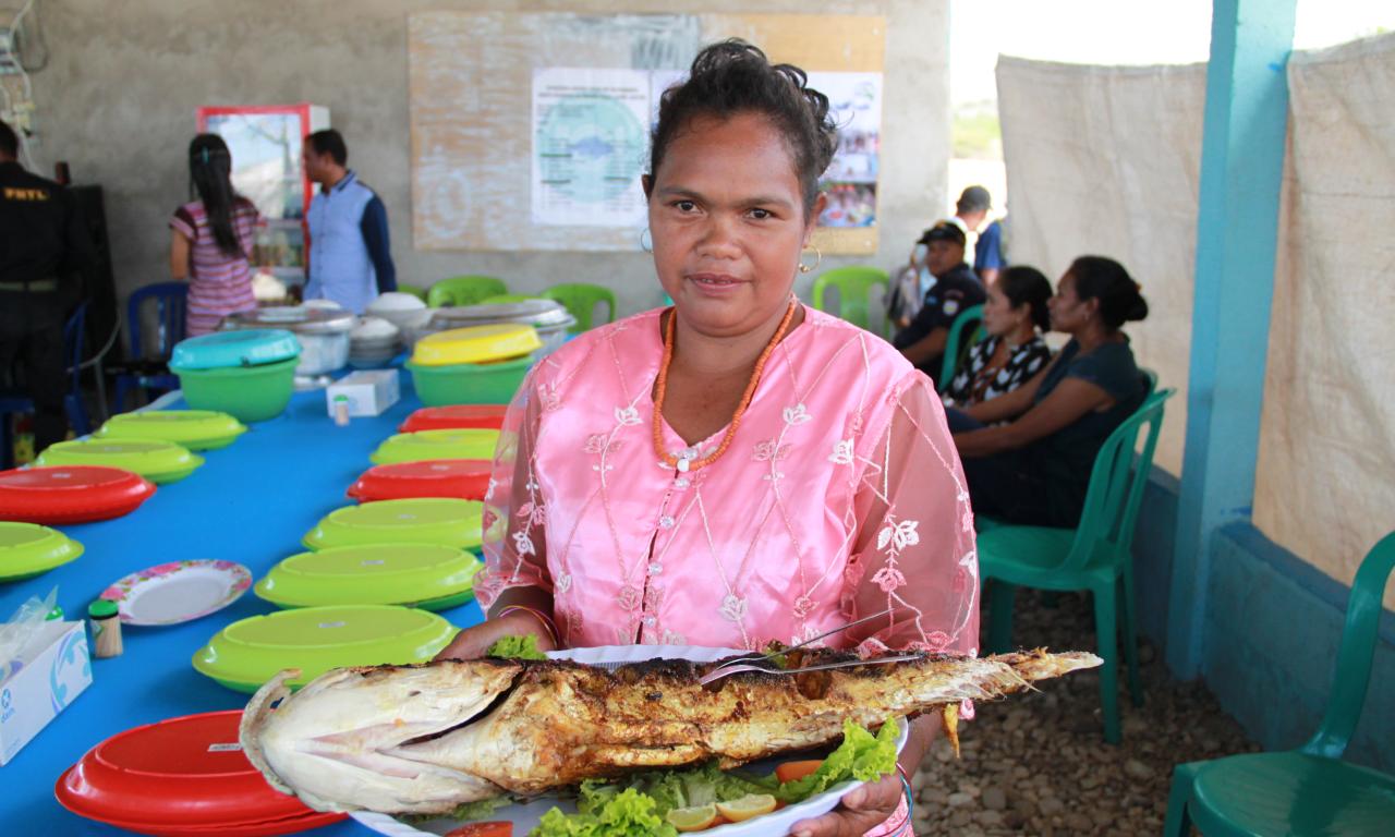 Timorese woman with a traditional fish