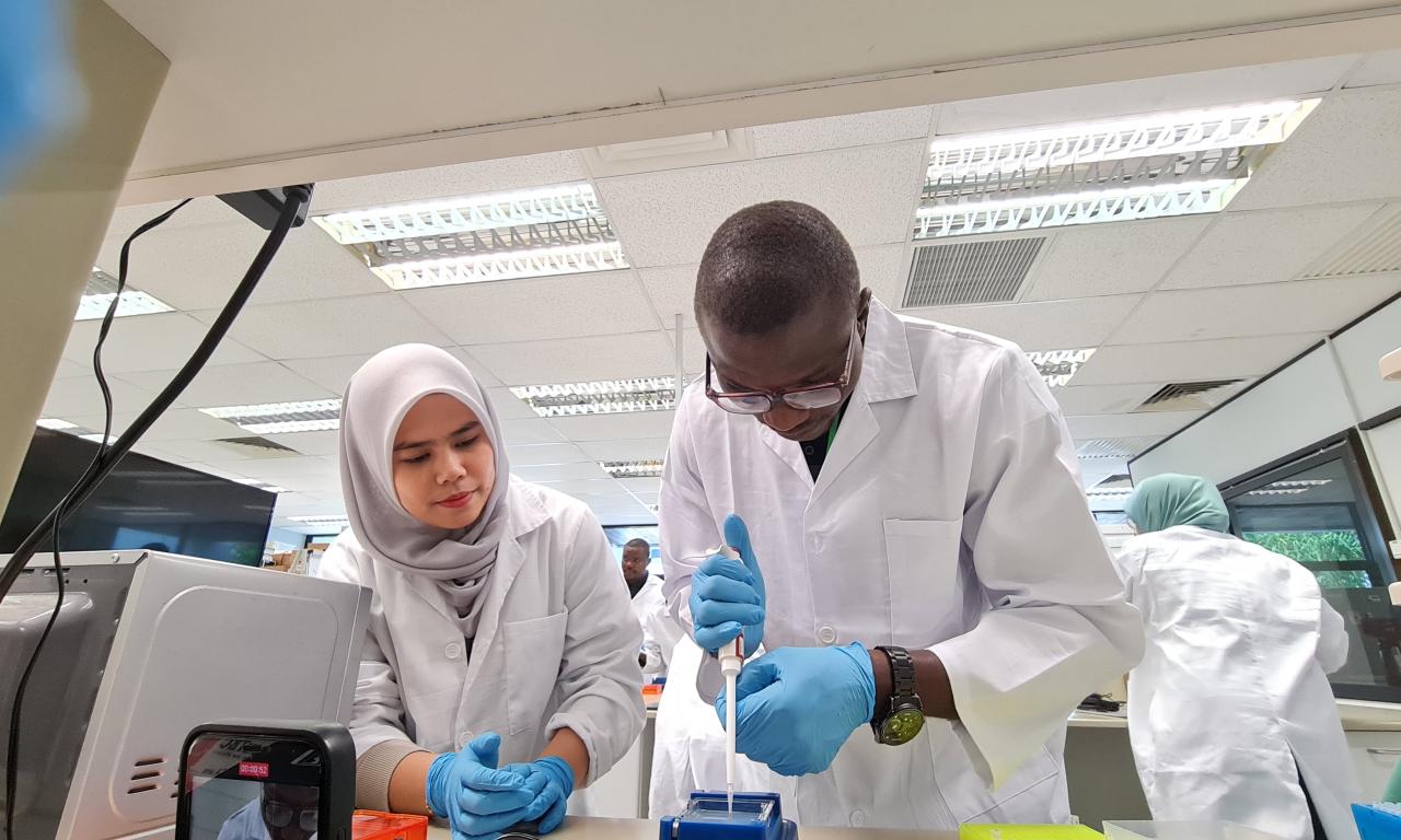 Diagnosing fish Cutting-Edge Aquatic Animal Health 