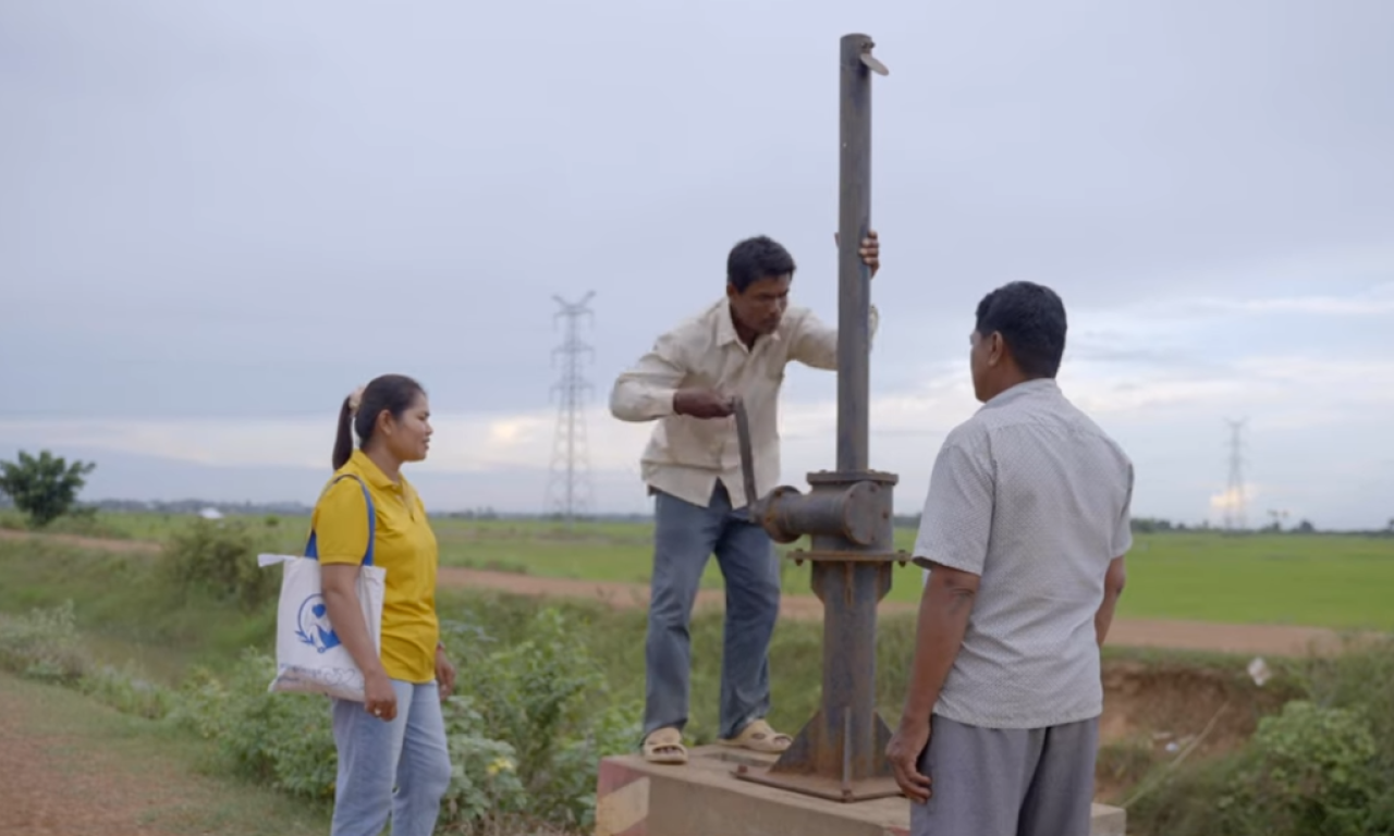 Chea Kong (left) coordinates with local authorities to open the watergate in Santuk District, Kampong Thom, managing water flows that sustain both rice fields and community fish refuges. Photo: WorldFish.