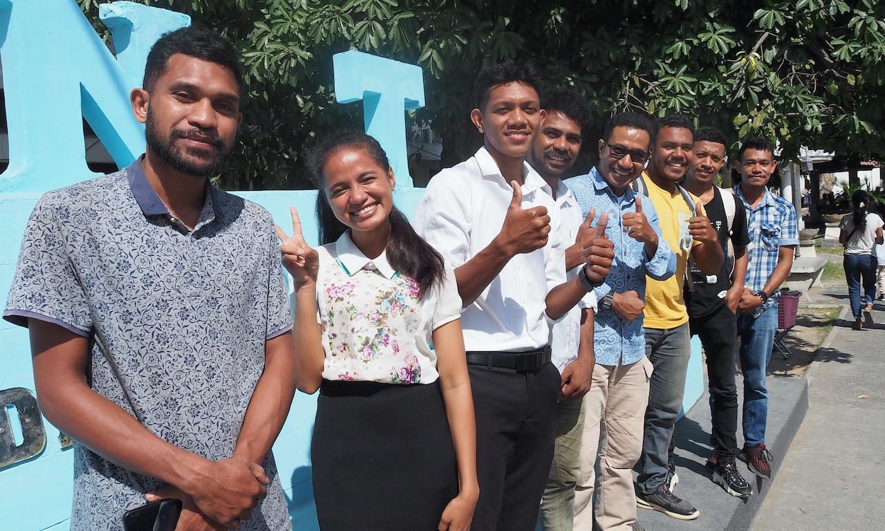 Final-year marine science students with Professor Mario Cabral at the National University of Timor-Leste. Photo by Kate Bevitt